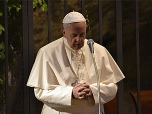 Papa convoca maratona de oração em maio pelo fim da pandemia